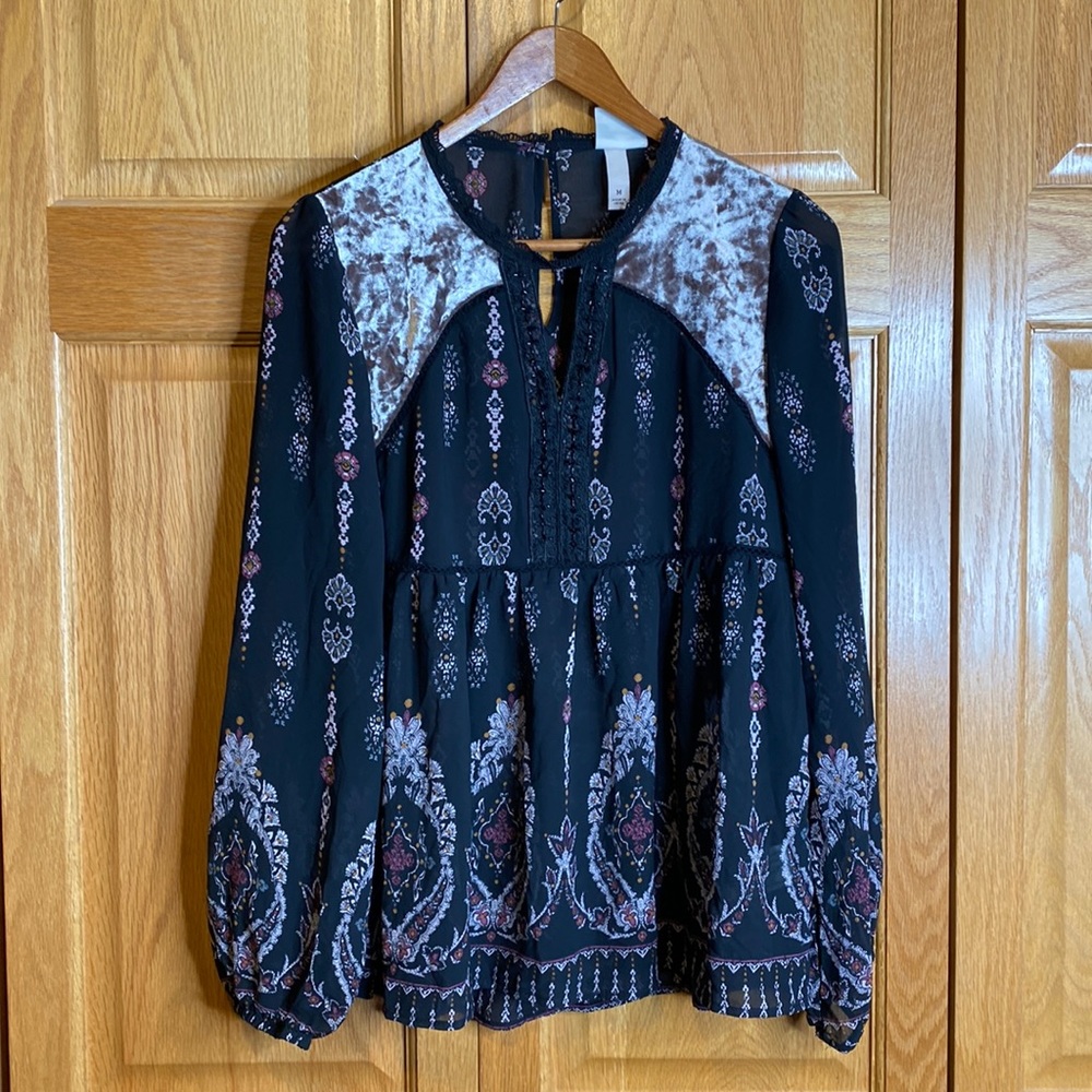 Knox Rose shear keyhole detail floral top size med